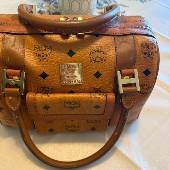 MCM Preowned cognac Leather Bag with Gold embossed hardware. - Picture 4 of 15